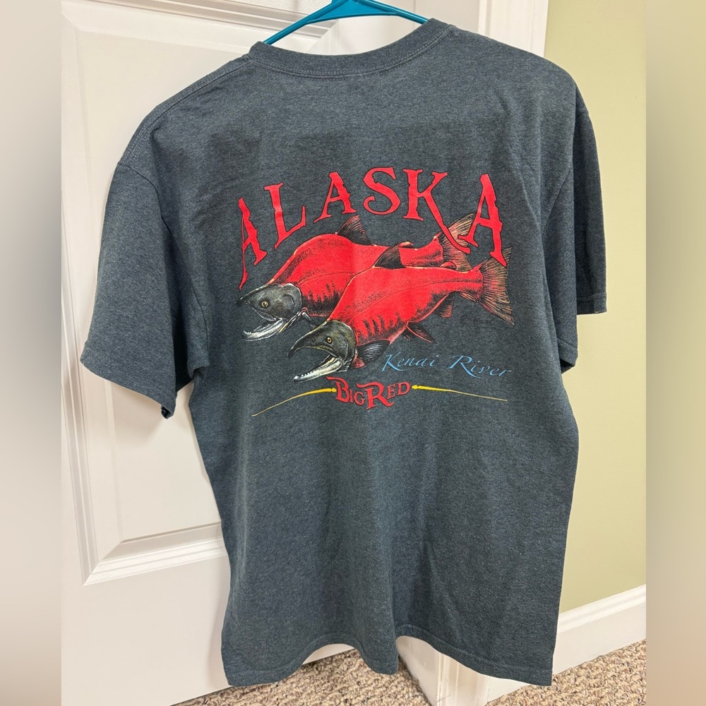 Alaska Wild Gear Big Red - Women’s Medium Navy T-shirt